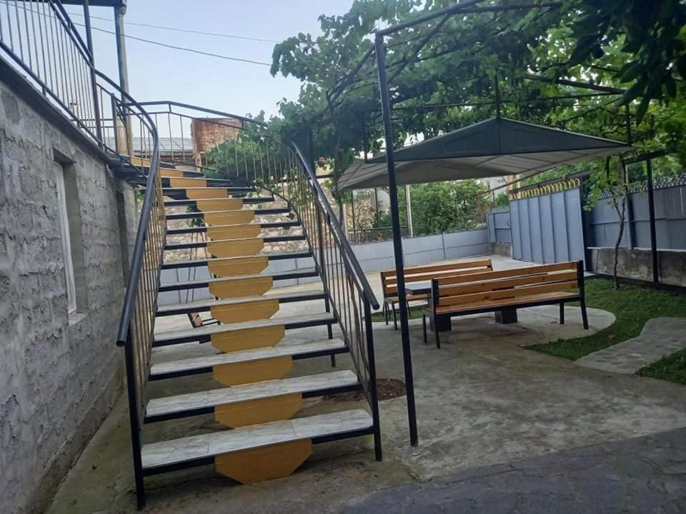 Guest House Fazisi Koetaisi Buitenkant foto