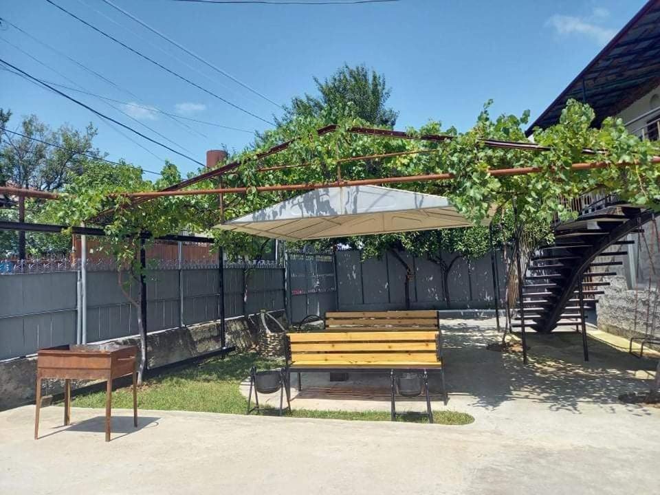 Guest House Fazisi Koetaisi Buitenkant foto