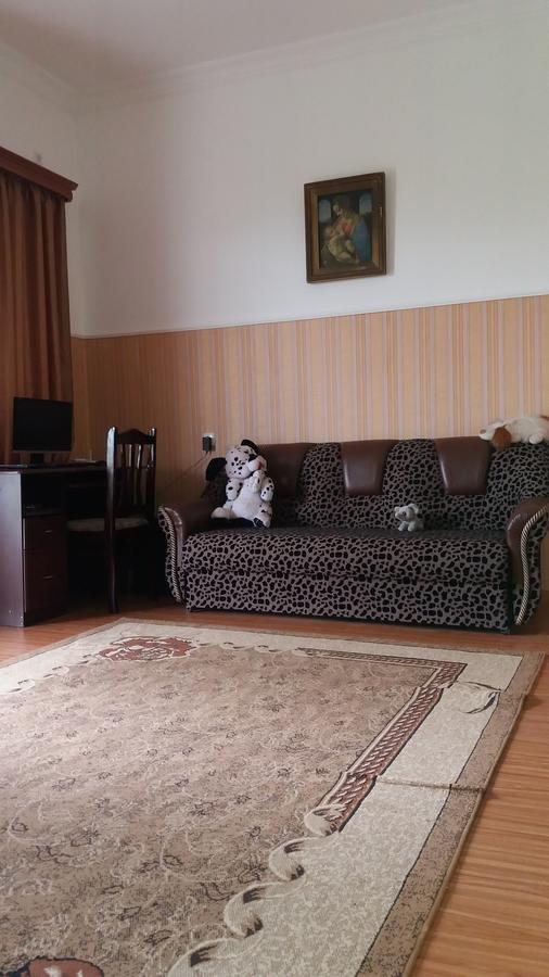 Guest House Fazisi Koetaisi Buitenkant foto